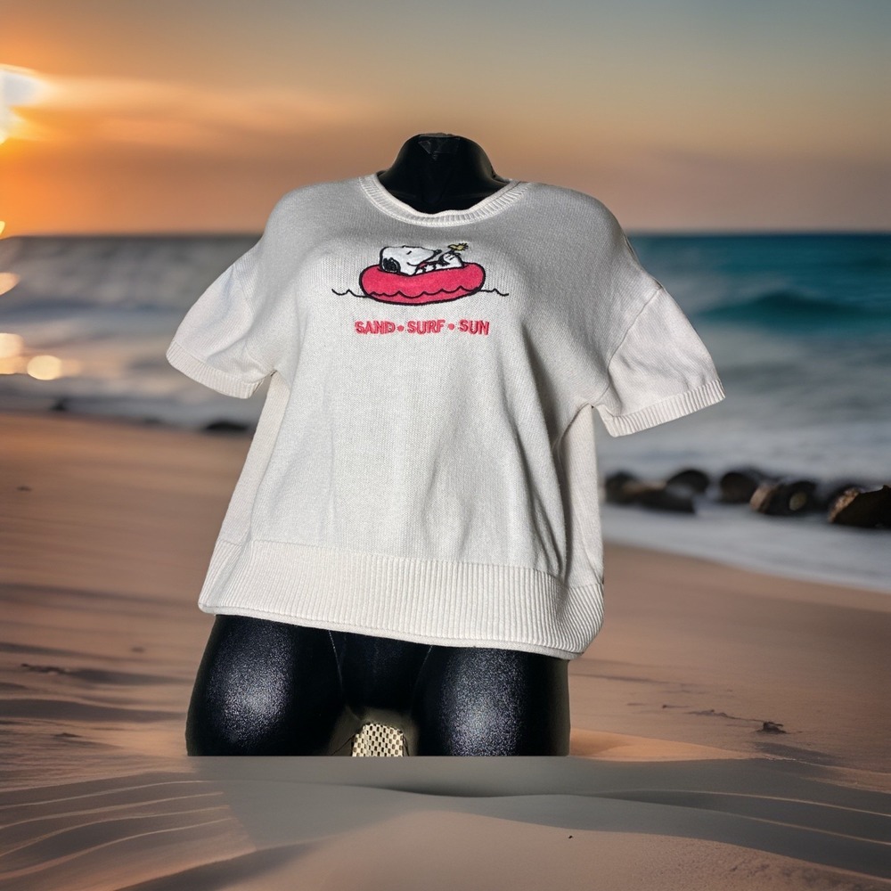 Peanuts Snoopy Sweater Short Sleeve Crew Sand Surf Sun Womens Large Crop